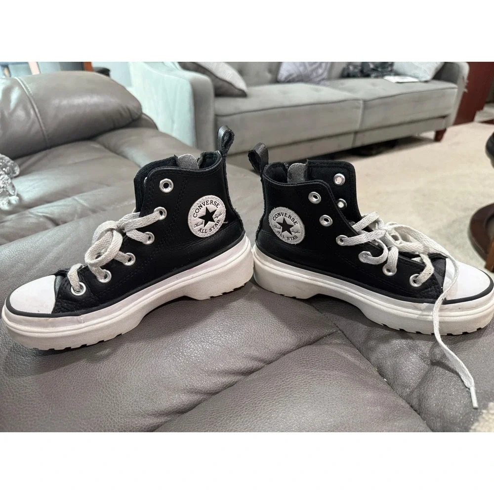 Converse Chuck Taylor Lugged 2.0 Black Leather High Zip Sneakers Youth 1 A05541C